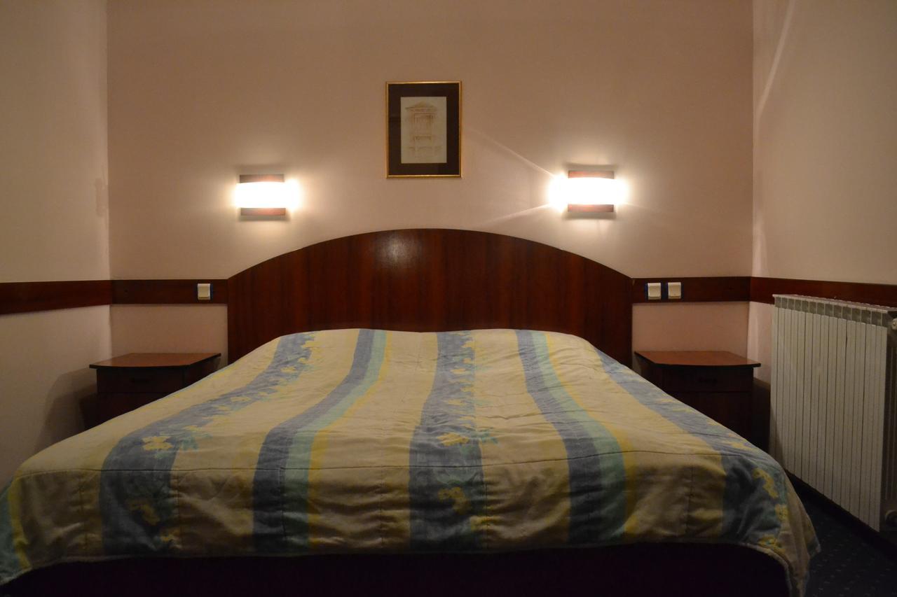 Hotel Mimoza Κουμάνοβο Εξωτερικό φωτογραφία