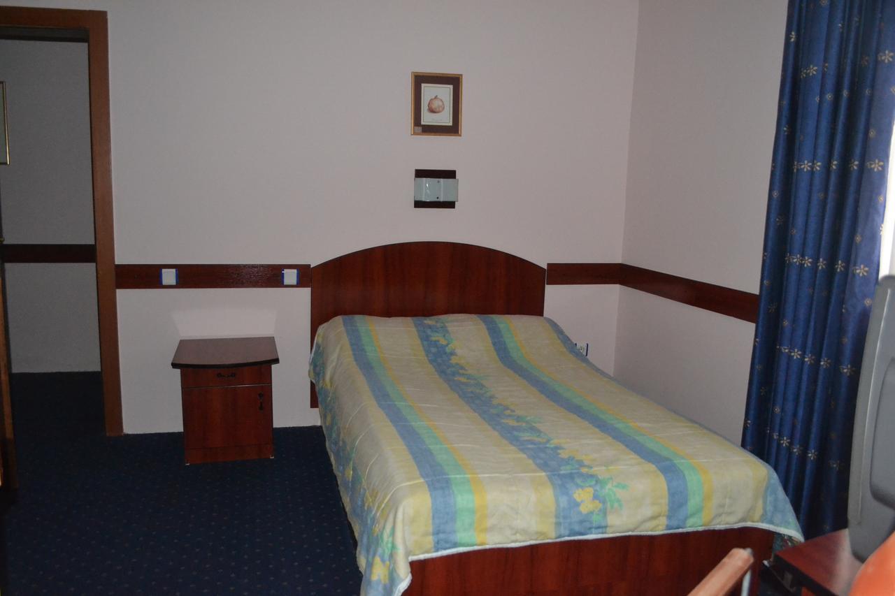 Hotel Mimoza Κουμάνοβο Εξωτερικό φωτογραφία