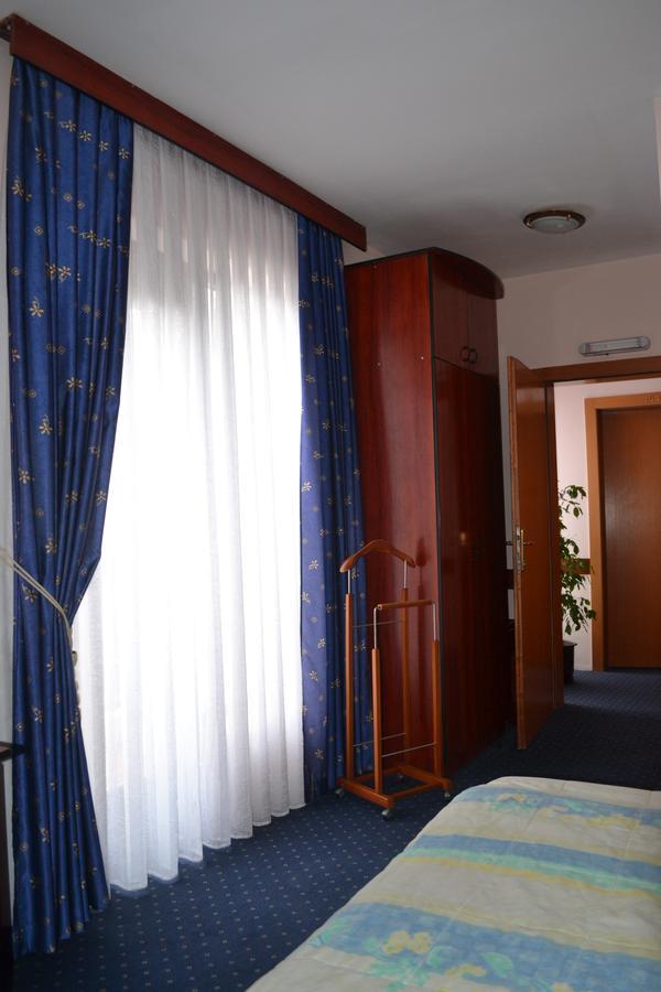 Hotel Mimoza Κουμάνοβο Εξωτερικό φωτογραφία