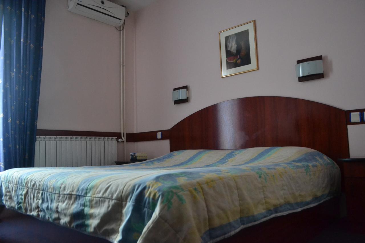 Hotel Mimoza Κουμάνοβο Εξωτερικό φωτογραφία