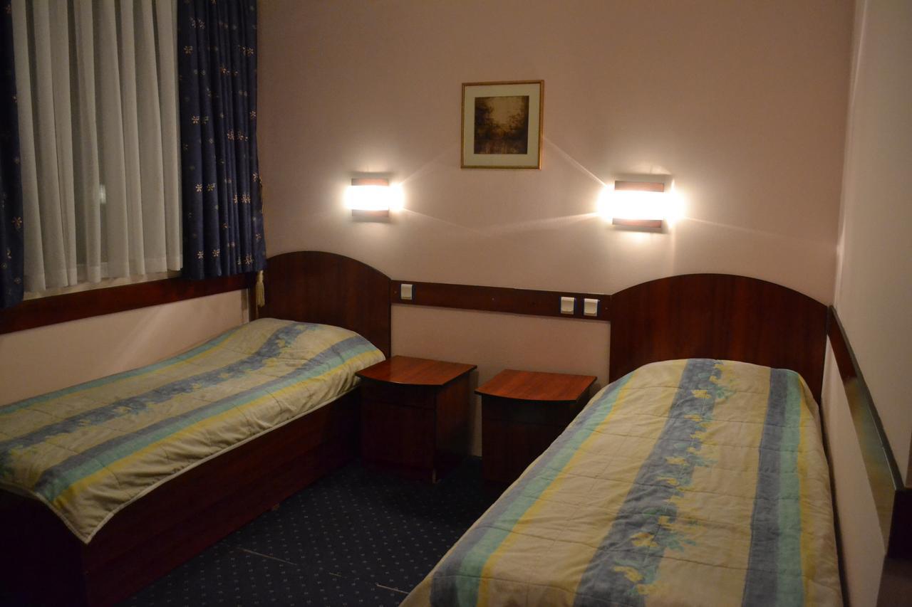 Hotel Mimoza Κουμάνοβο Εξωτερικό φωτογραφία