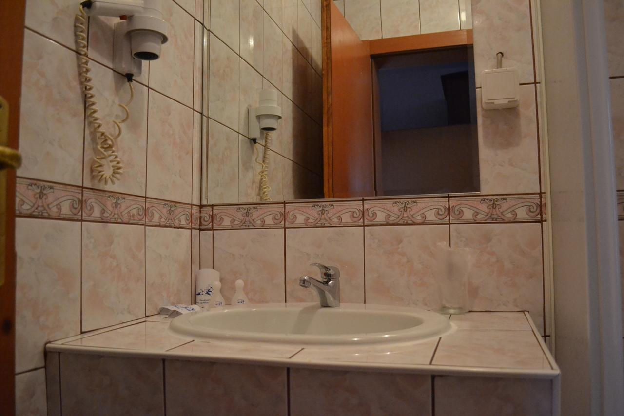 Hotel Mimoza Κουμάνοβο Εξωτερικό φωτογραφία