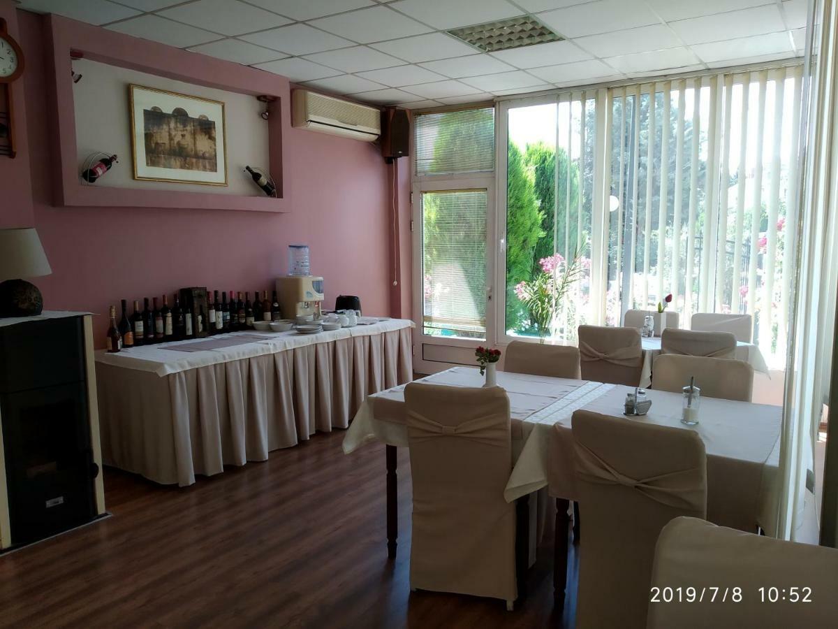 Hotel Mimoza Κουμάνοβο Εξωτερικό φωτογραφία